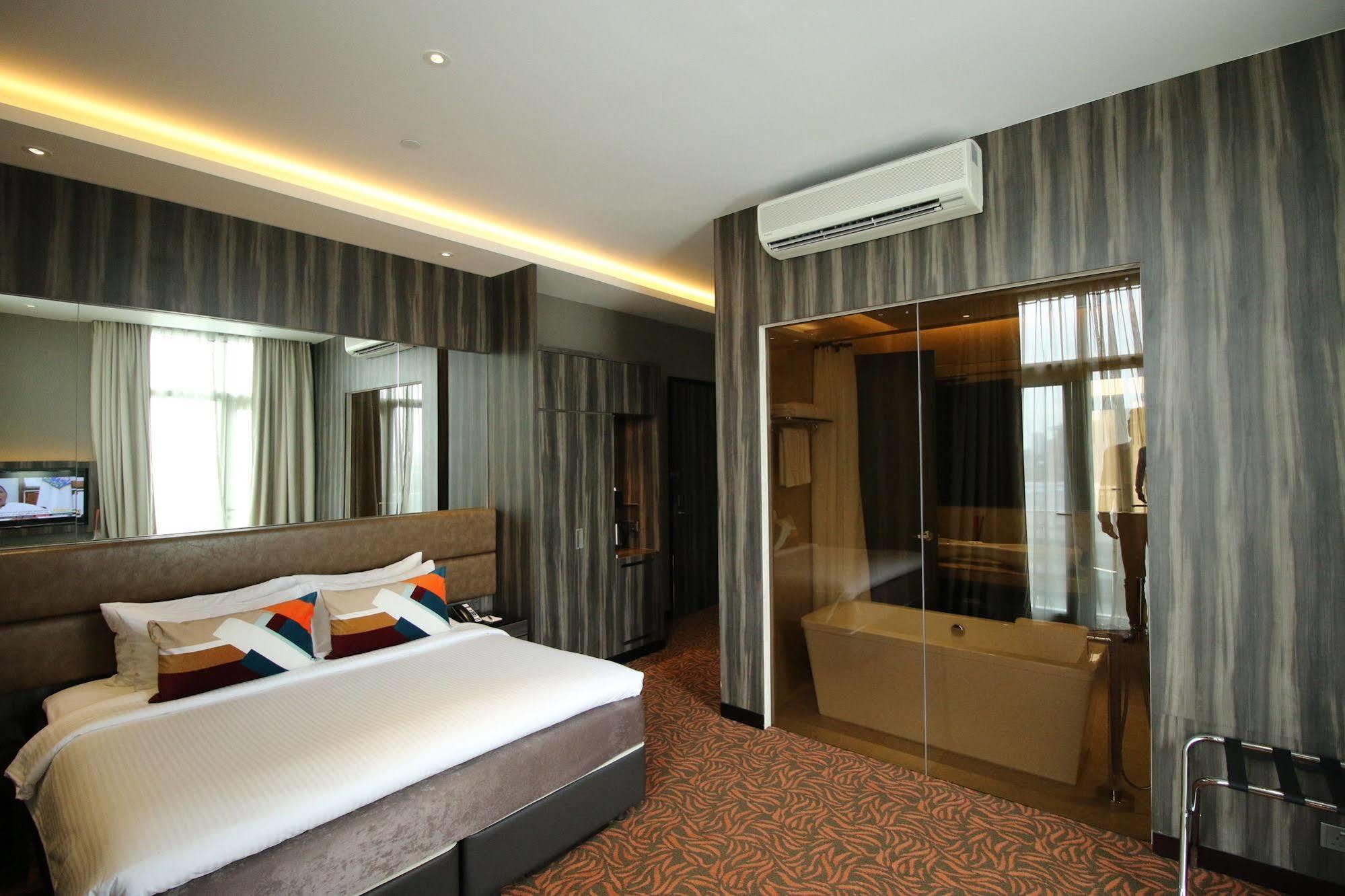 Aqueen Hotel Paya Lebar Сингапур Экстерьер фото